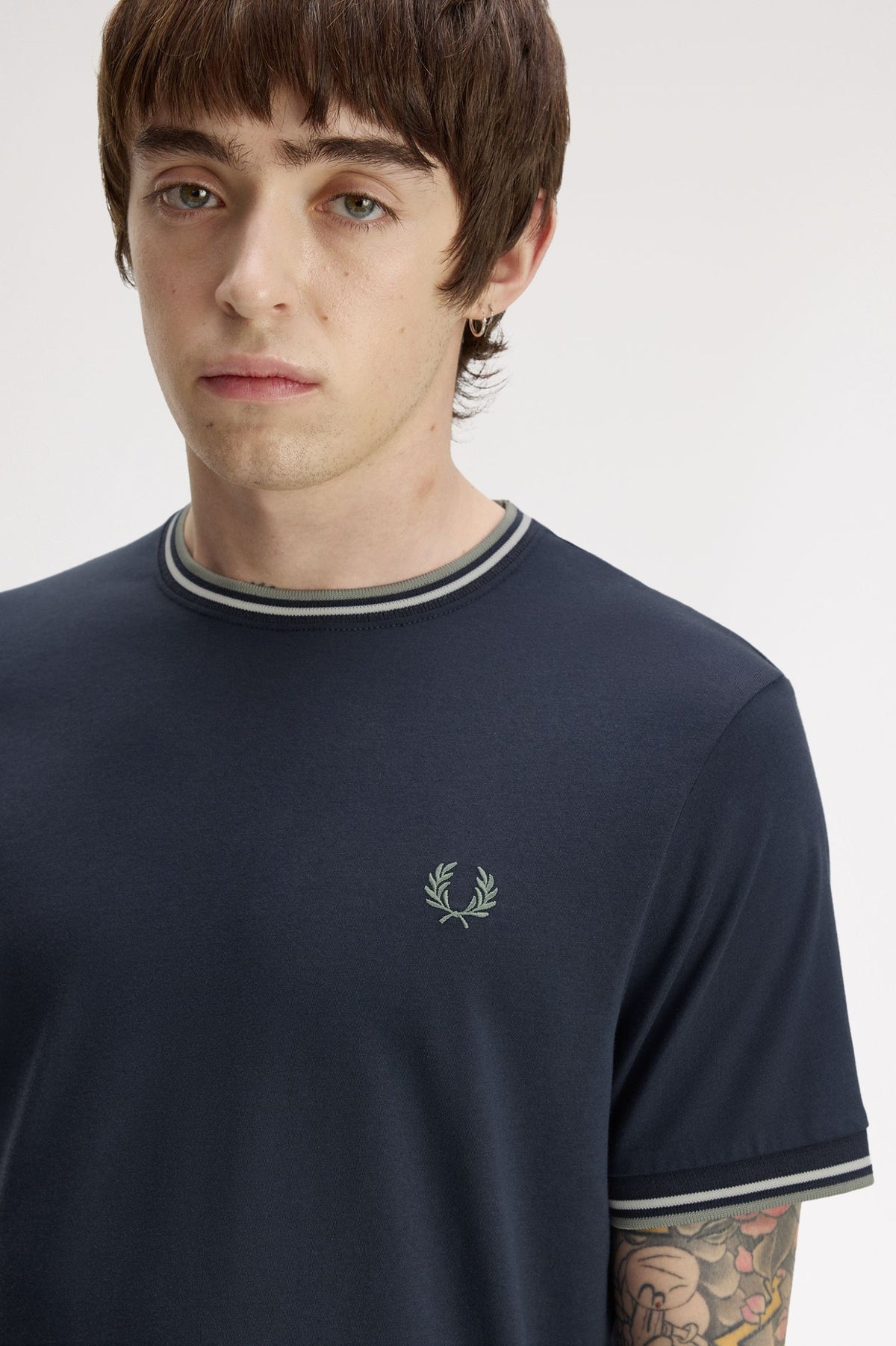 Fred Perry M1588 T Shirt dkaf/ecru/seagrs